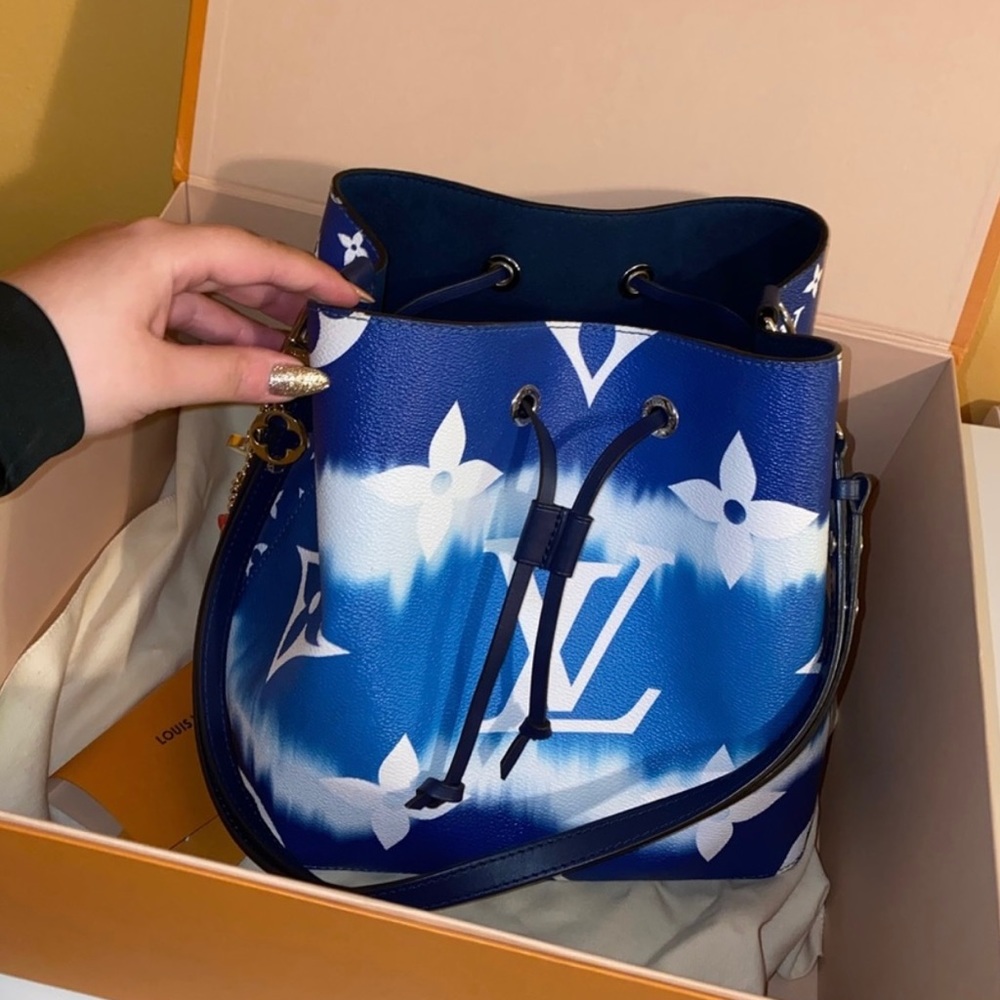 Louis Vuitton Neonoe Handbag * Limited addition *